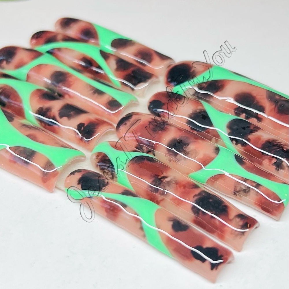 Green and Black Abstract Nail Set Tortoise 2X Square